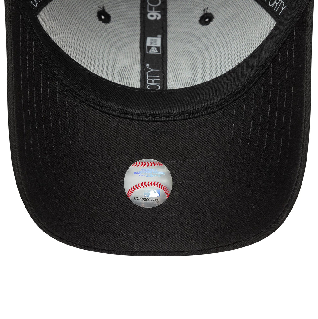 New York Yankees MLB Team Outline Black 9FORTY Adjustable Cap