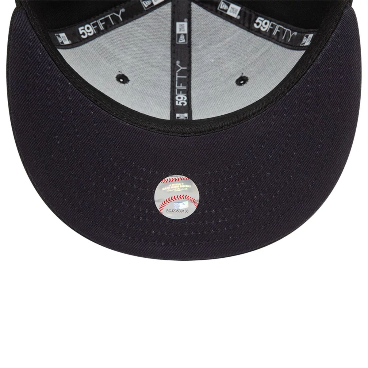 Atlanta Braves MLB Heart Icon Black 59FIFTY Fitted Cap